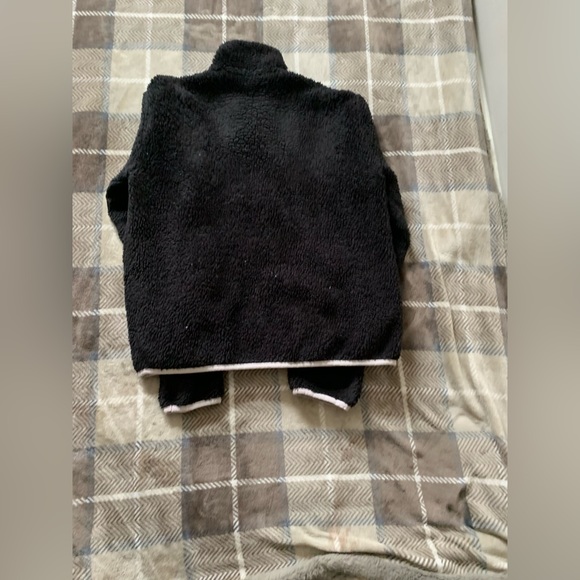 Girls Faux Shearling Jacket sweater size:XS colour:brownish black brand from-H&M - Picture 2 of 3